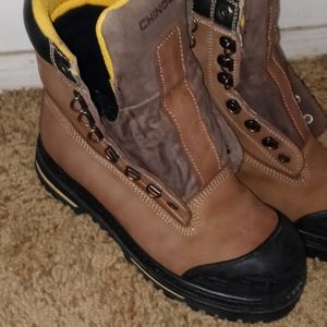 Mens size 9 Chinook work boots..
